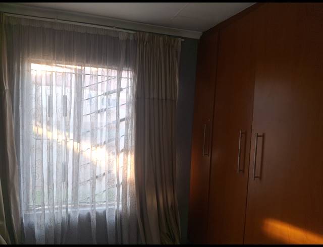 2 BEDROOM FREEHOLD FOR SALE IN CLAYVILLE